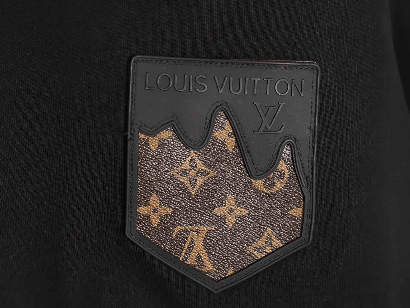 Louis Vuitton Embroidered Logo Short Sleeve T-Shirt TSK1