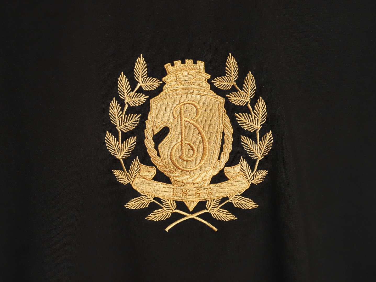 Burberry Gold Leaf Logo Short Sleeve T-Shirt TSK1