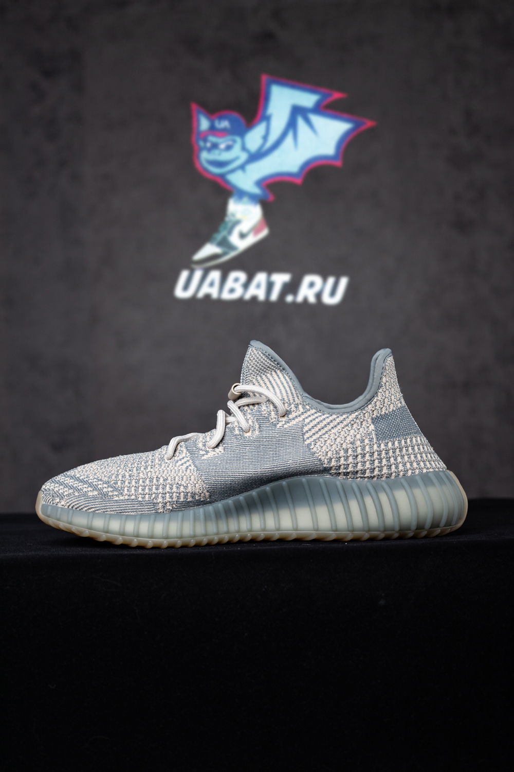 YEEZY BOOST 350 V2 