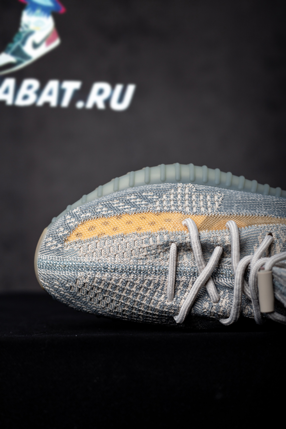 YEEZY BOOST 350 V2 