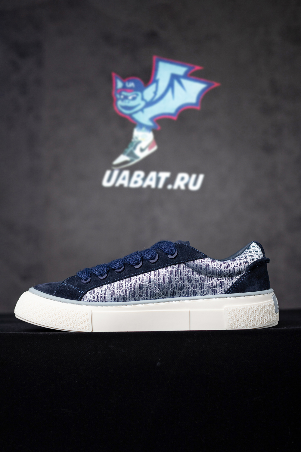 B33 SNEAKER Navy blue Smooth Calfskin Dior Oblique Jacquard