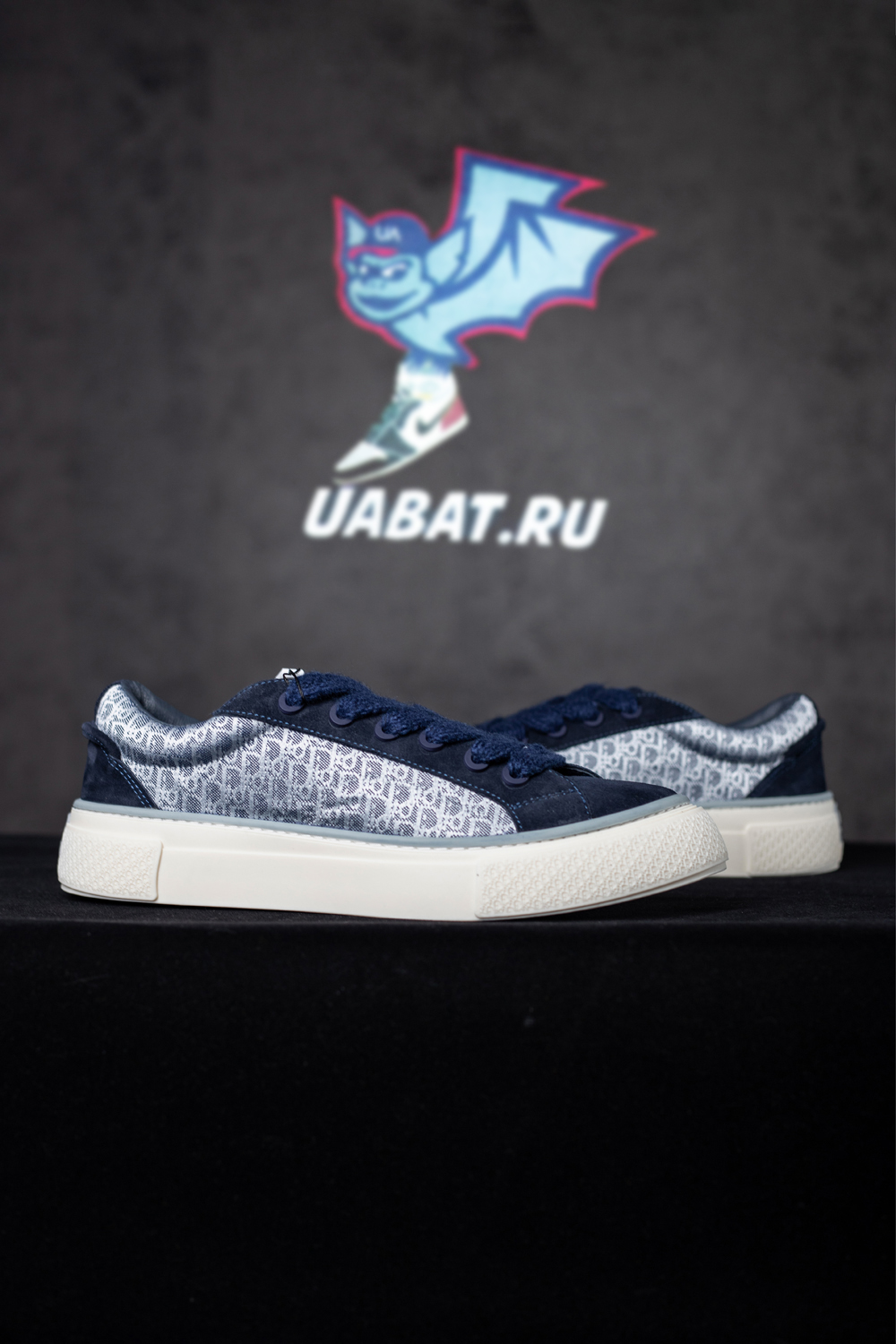 B33 SNEAKER Navy blue Smooth Calfskin Dior Oblique Jacquard