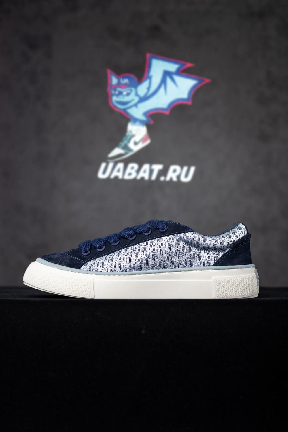 B33 SNEAKER Navy blue Smooth Calfskin Dior Oblique Jacquard