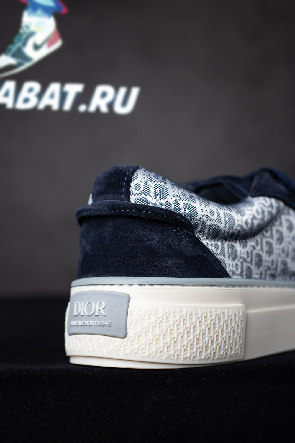 B33 SNEAKER Navy blue Smooth Calfskin Dior Oblique Jacquard
