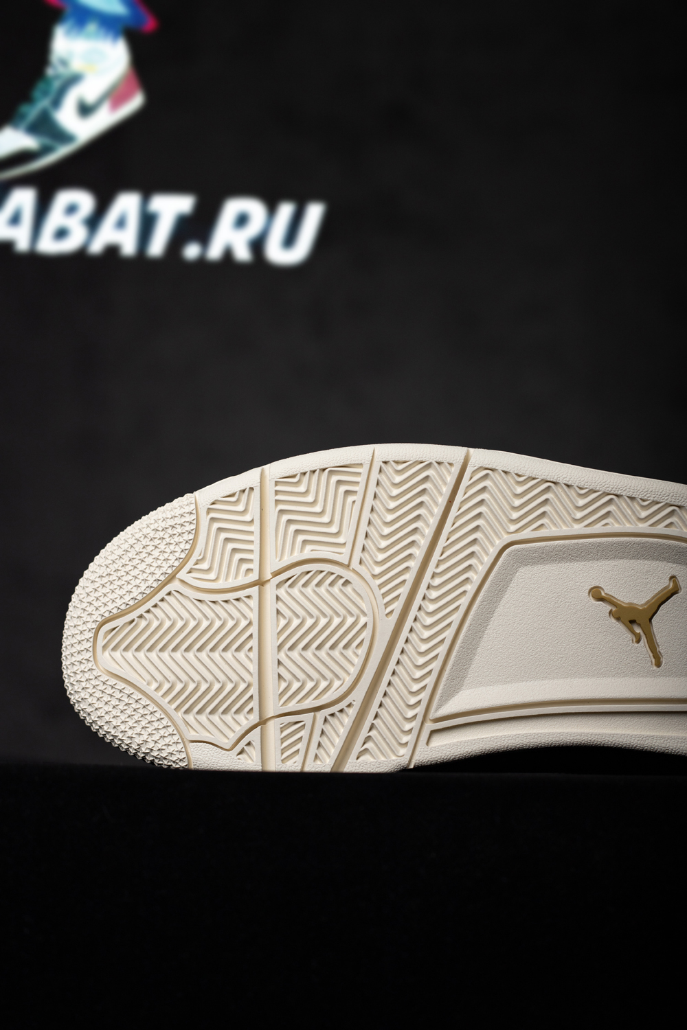 Air Jordan 4 Retro 'Metallic Gold'