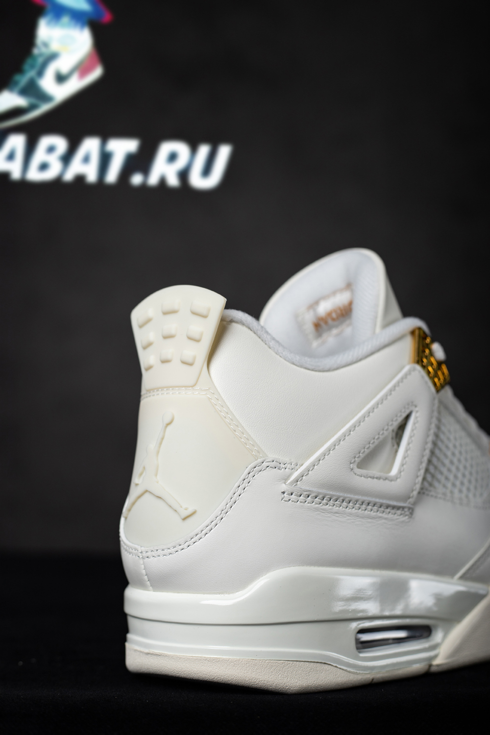 Air Jordan 4 Retro 'Metallic Gold'