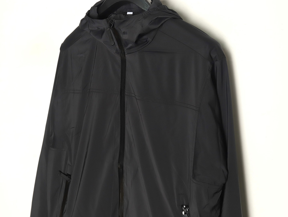 Burberry Back Cutout Warhorse Lightweight Jacket TSK1