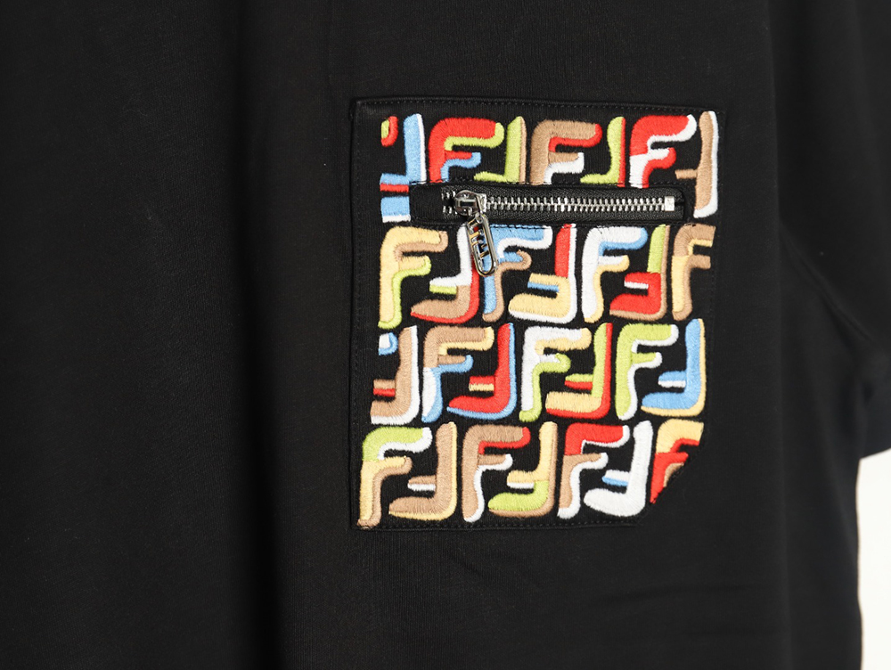 Fendi FF colorful embroidered pocket zipper short-sleeved T-shirt TSK2