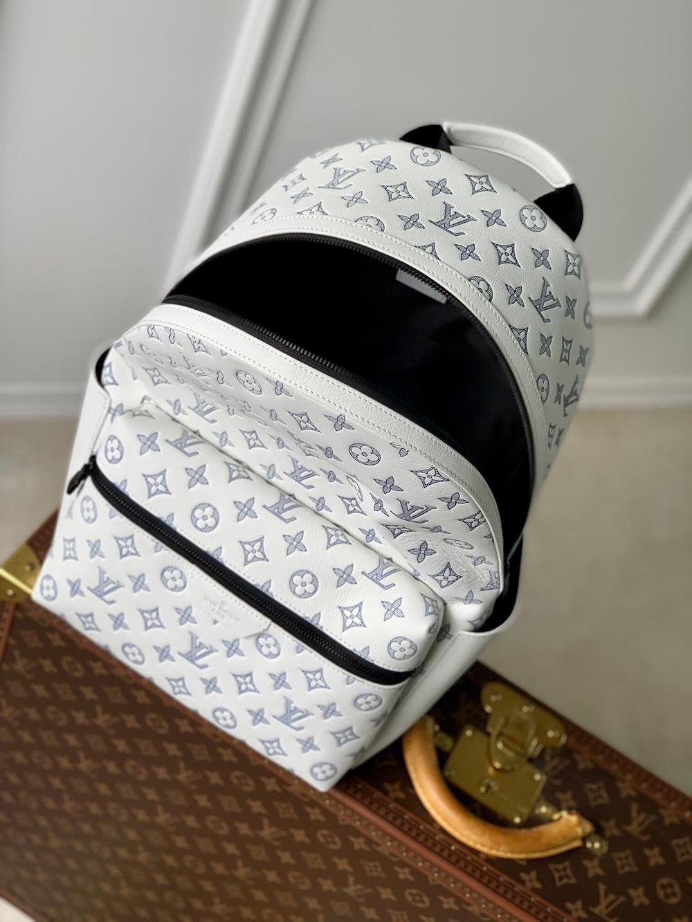 Louis Vuitton Discovery Backpack M24760 29*38*20cm