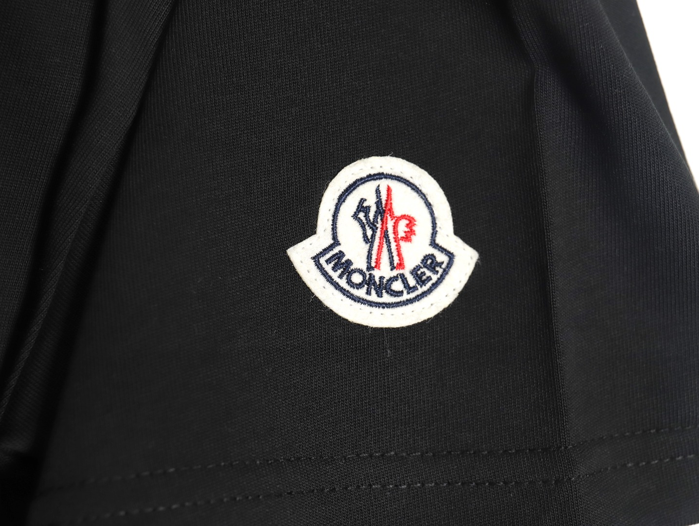 Moncler embossed logo short sleeve TSK1