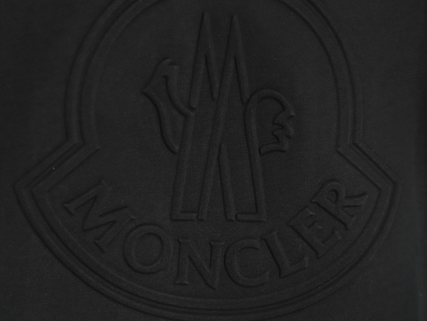 Moncler embossed logo short sleeve TSK1