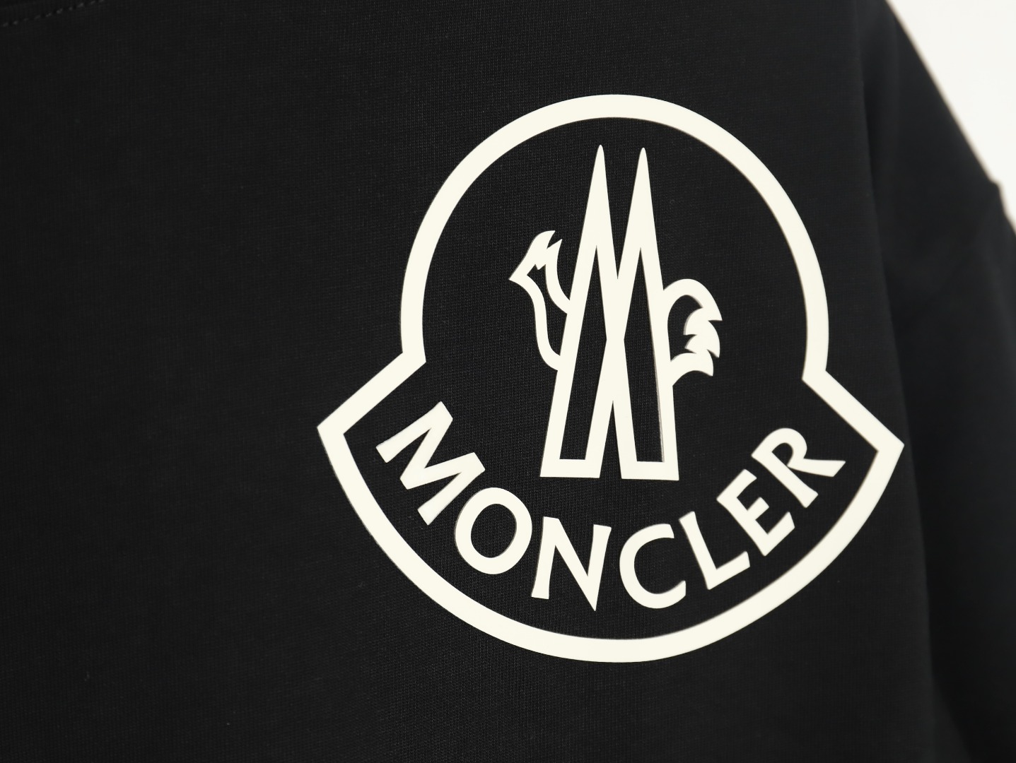 Moncler chest embossed logo print short sleeves TSK1