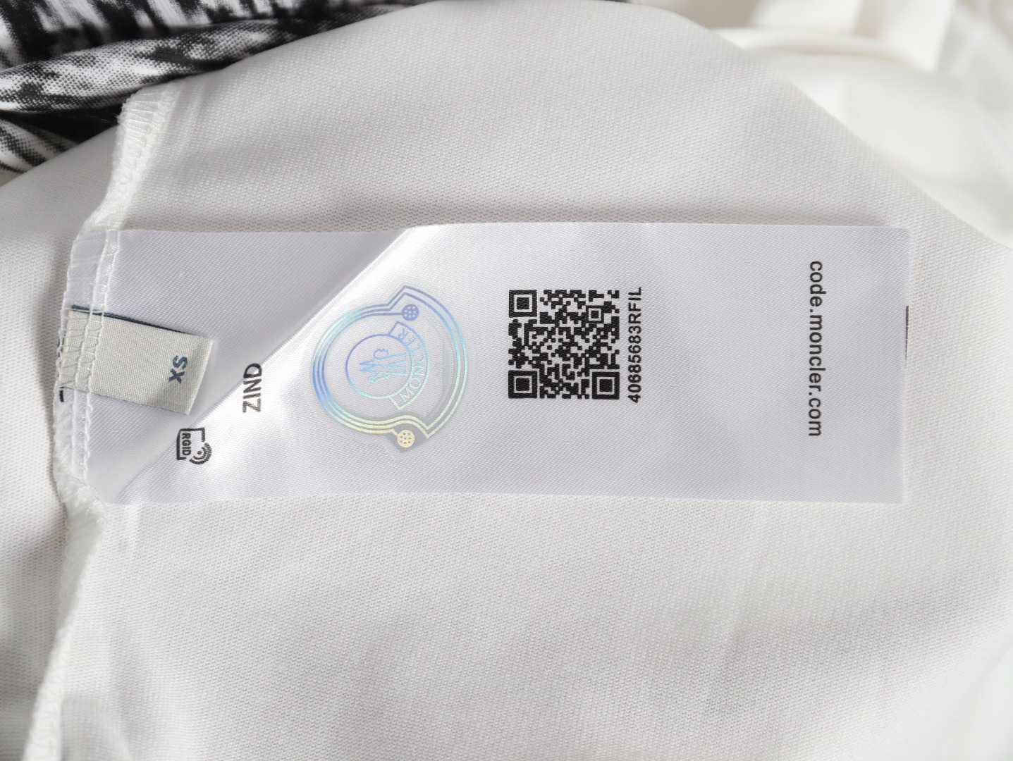 Moncler pixel blurred logo print short sleeves