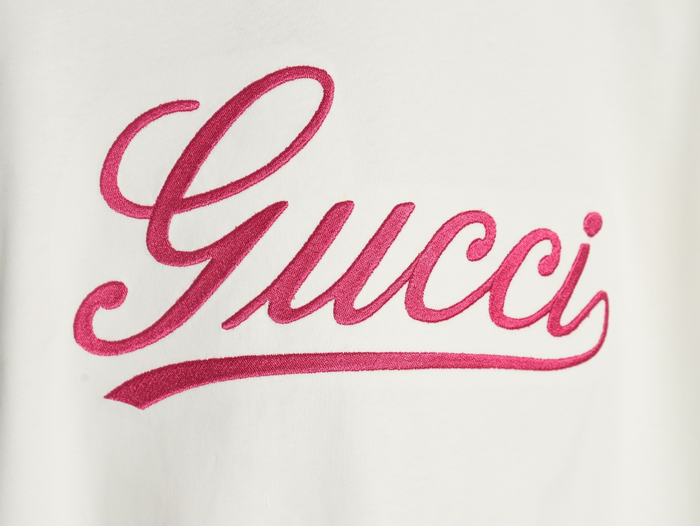 Gucci cursive logo embroidered short sleeves