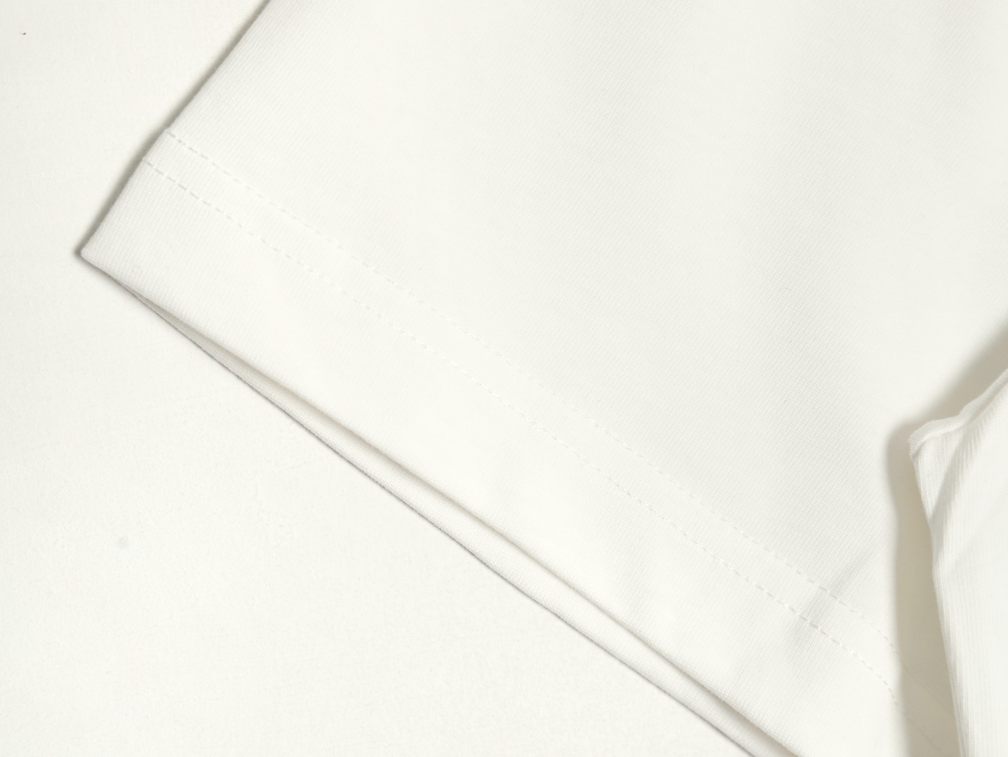 Gucci cursive logo embroidered short sleeves