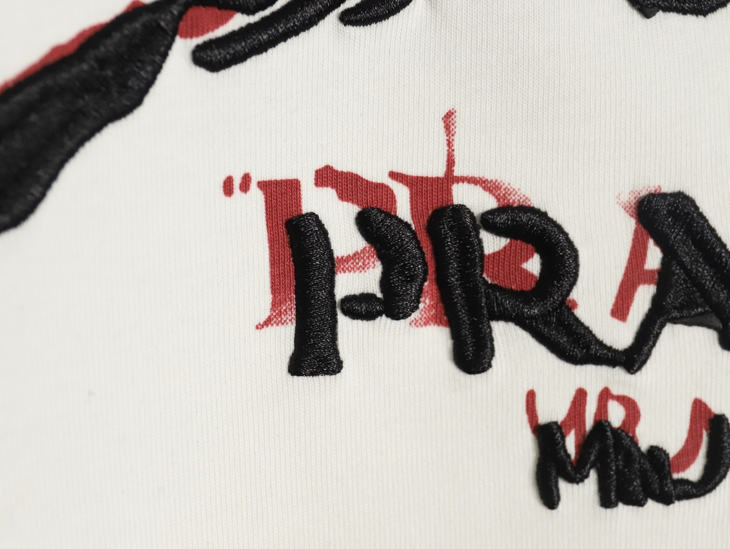 Prada hand-painted badge 3D embroidery short sleeves