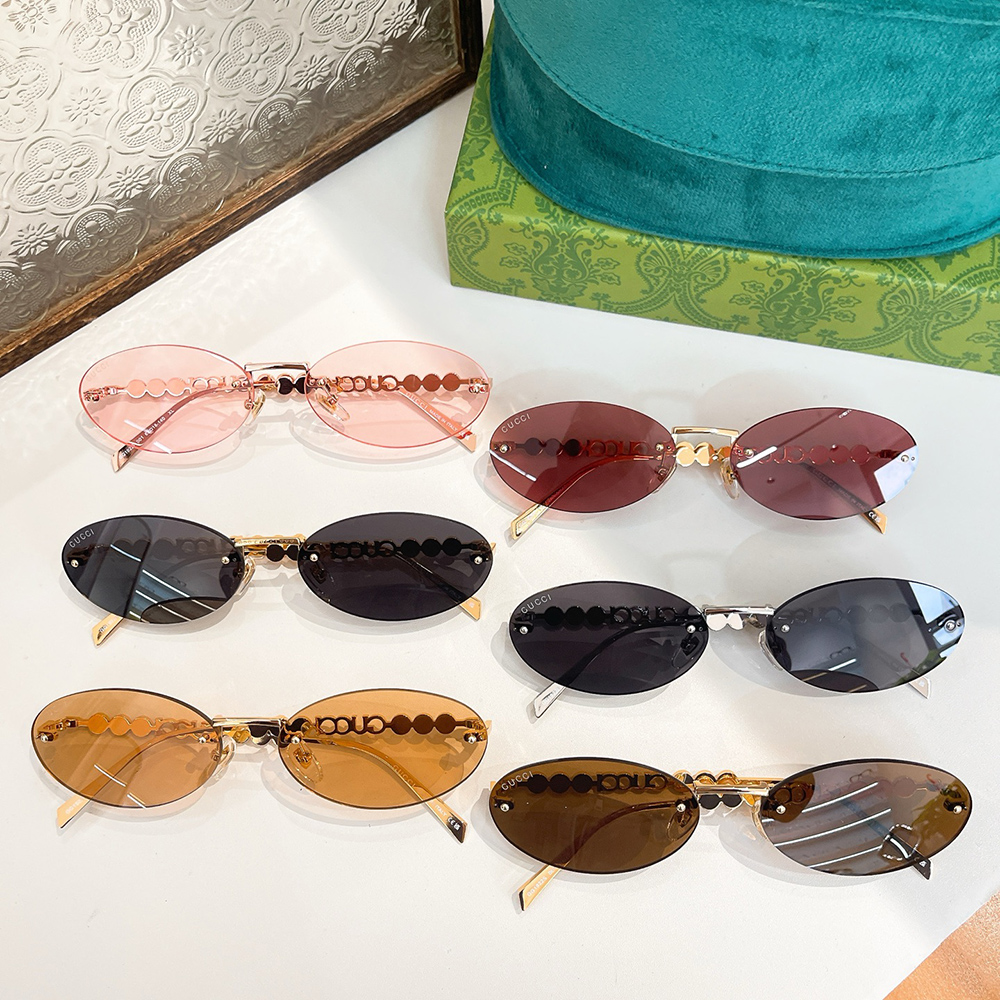 Gucci Oval frame sunglasses 820505