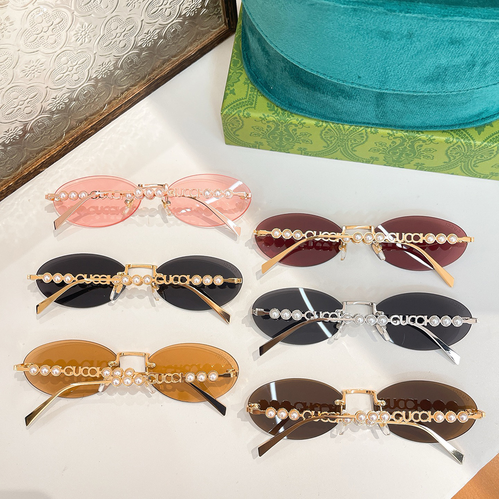 Gucci Oval frame sunglasses 820505