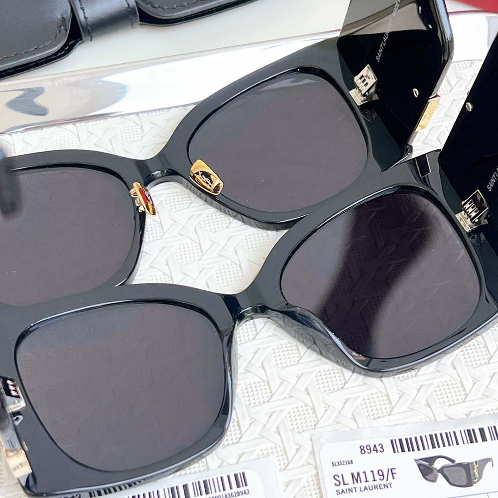 Saint Laurent Oversized Sunglasses M119F