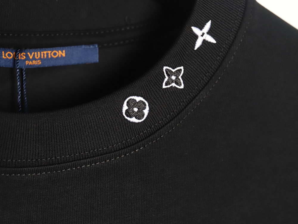 Louis Vuitton Chest Ski Logo Embroidered Short Sleeve T-Shirt TSK1