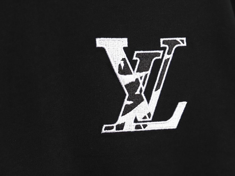 Louis Vuitton Chest Ski Logo Embroidered Short Sleeve T-Shirt TSK1