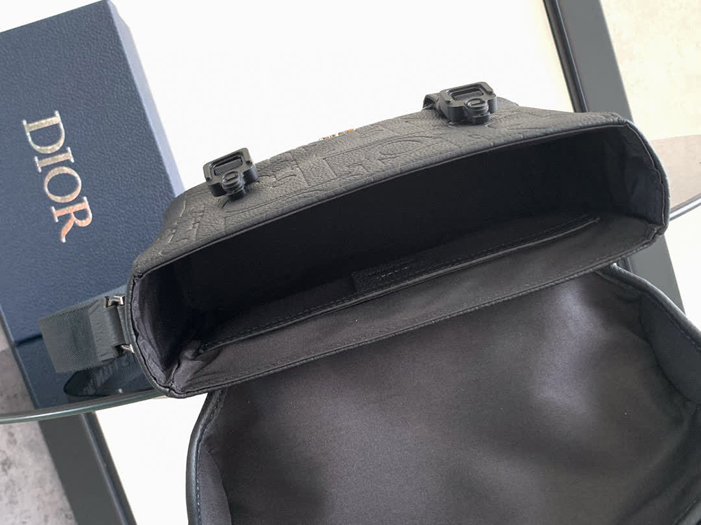 Dior Dior Hit the Road Messenger Bags 333LLG 24*18*8cm
