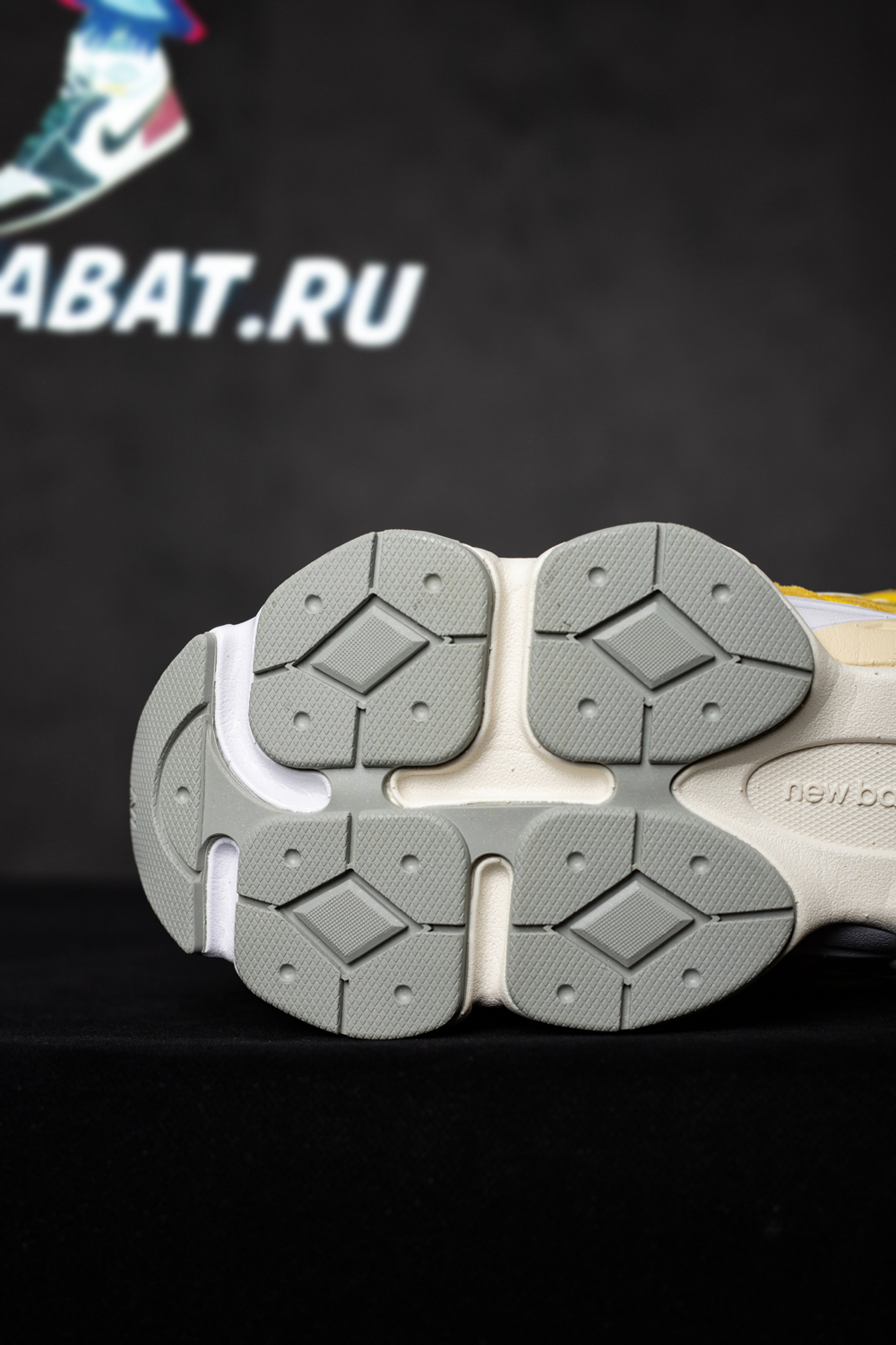 New Balance 9060 'Varsity Gold'