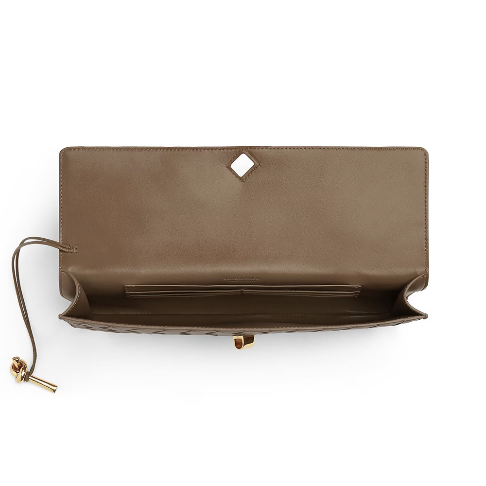 Bottega Veneta Andiamo Clutch Bags P32360 13*31*3cm
