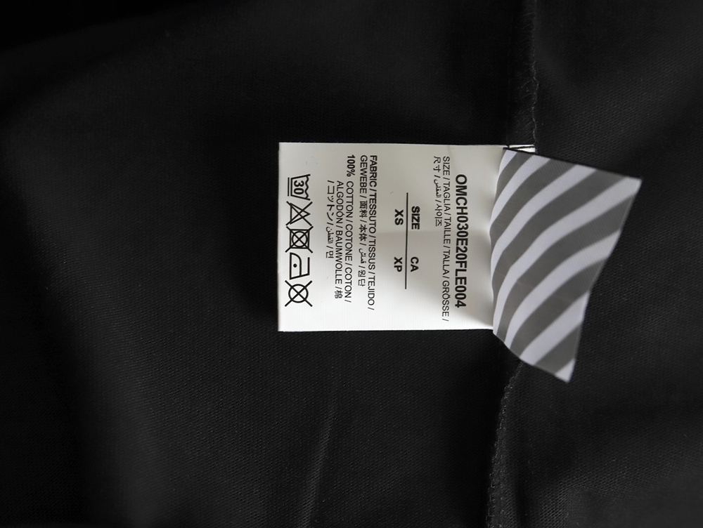 off white airport tape arrow print short sleeves