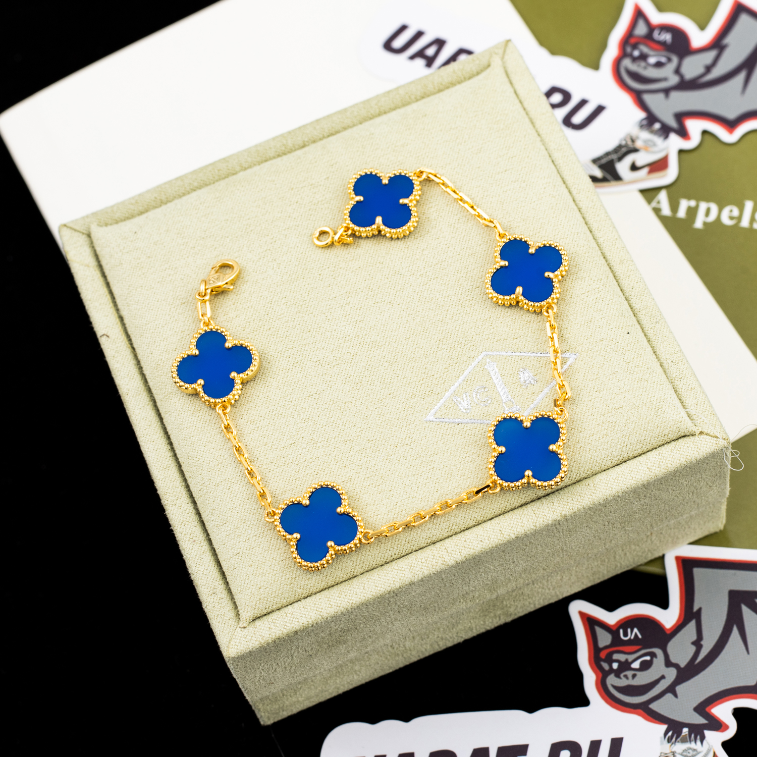 Van Cleef & Arpels Bracelet V38410 17CM