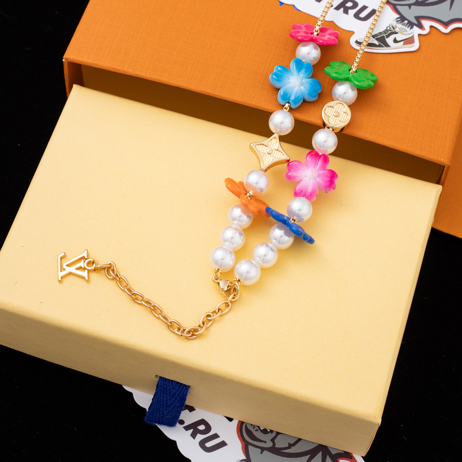 Louis Vuitton Surfin' Flower Necklaces M01863
