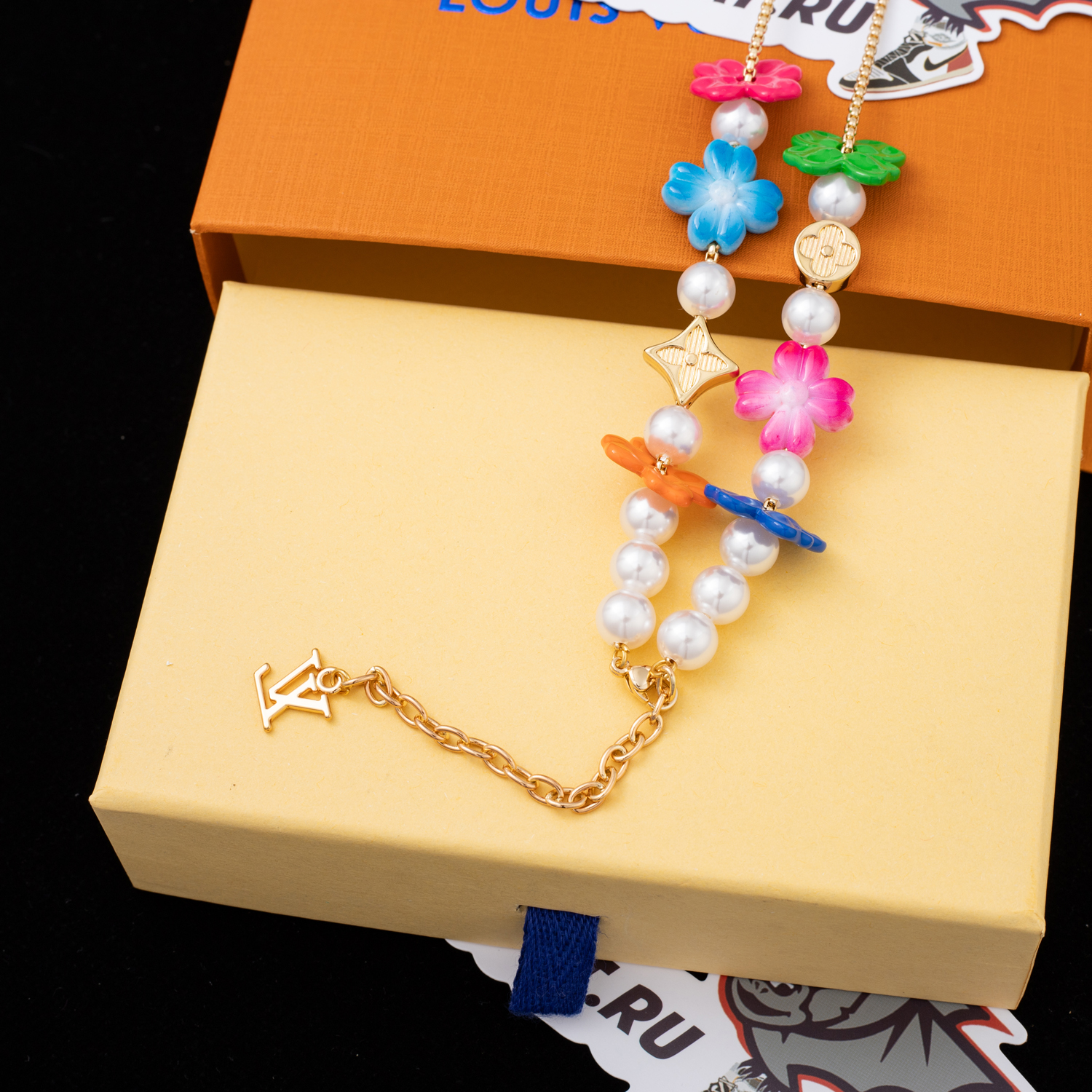 Louis Vuitton Surfin' Flower Necklaces M01863