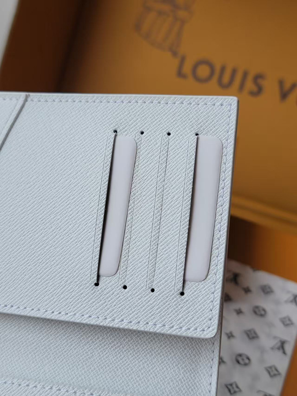 Louis Vuitton Pocket Organizer M14880 11.1*1*7.5cm