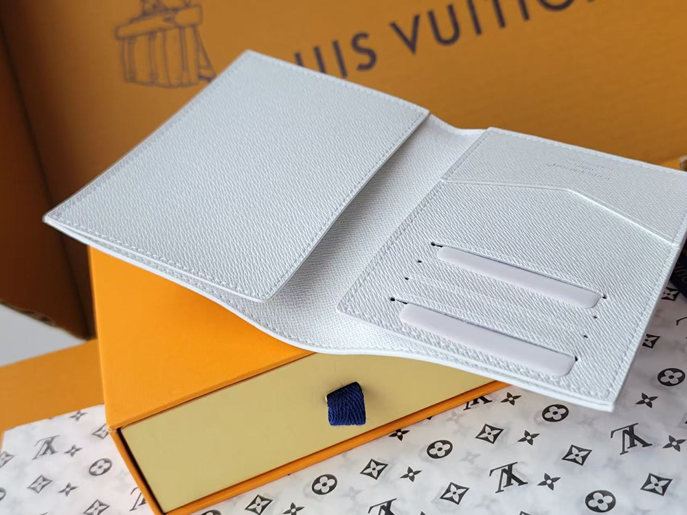 Louis Vuitton Pocket Organizer M14880 11.1*1*7.5cm