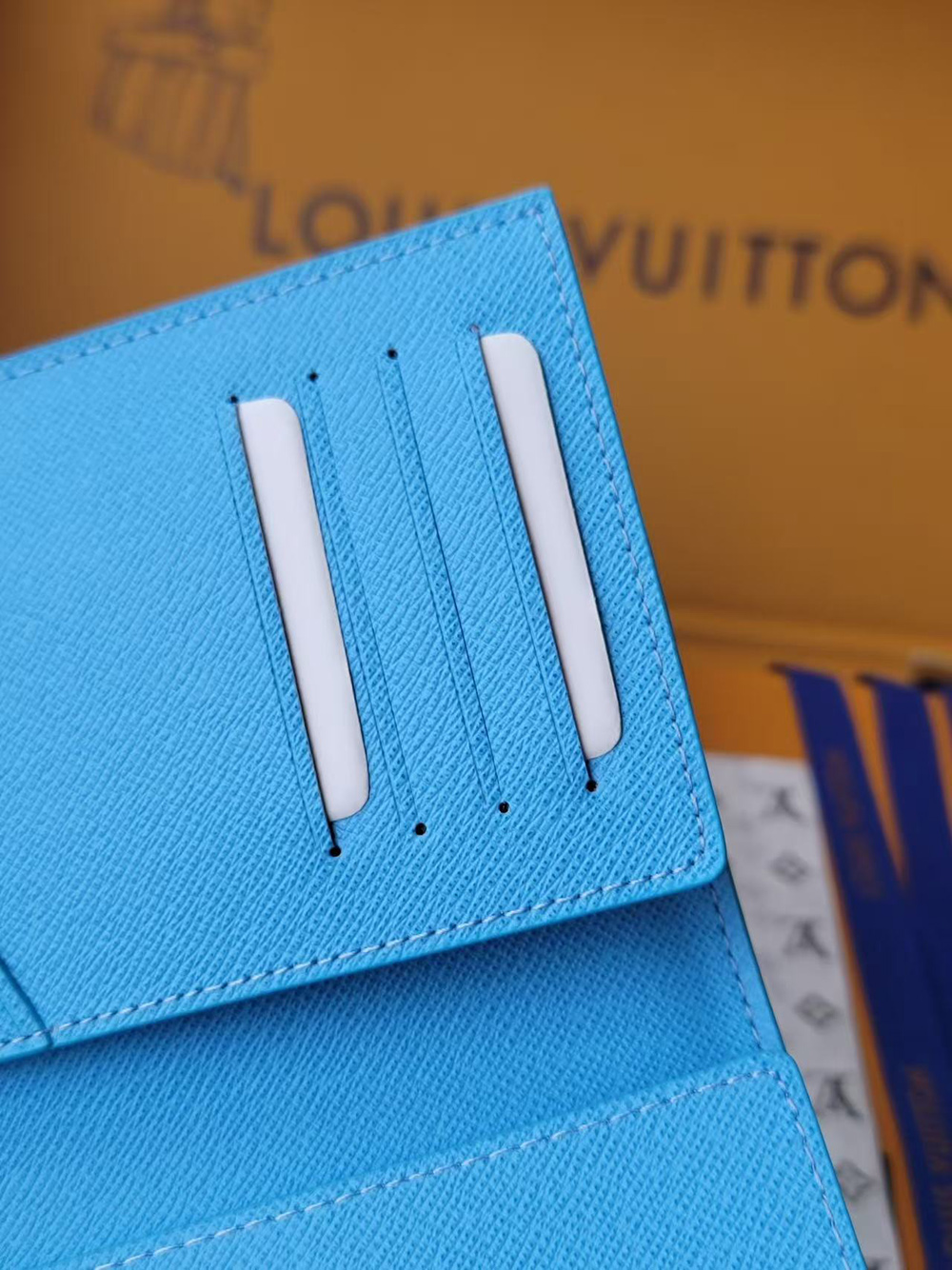 Louis Vuitton Pocket Organizer M14880 11.1*1*7.5cm