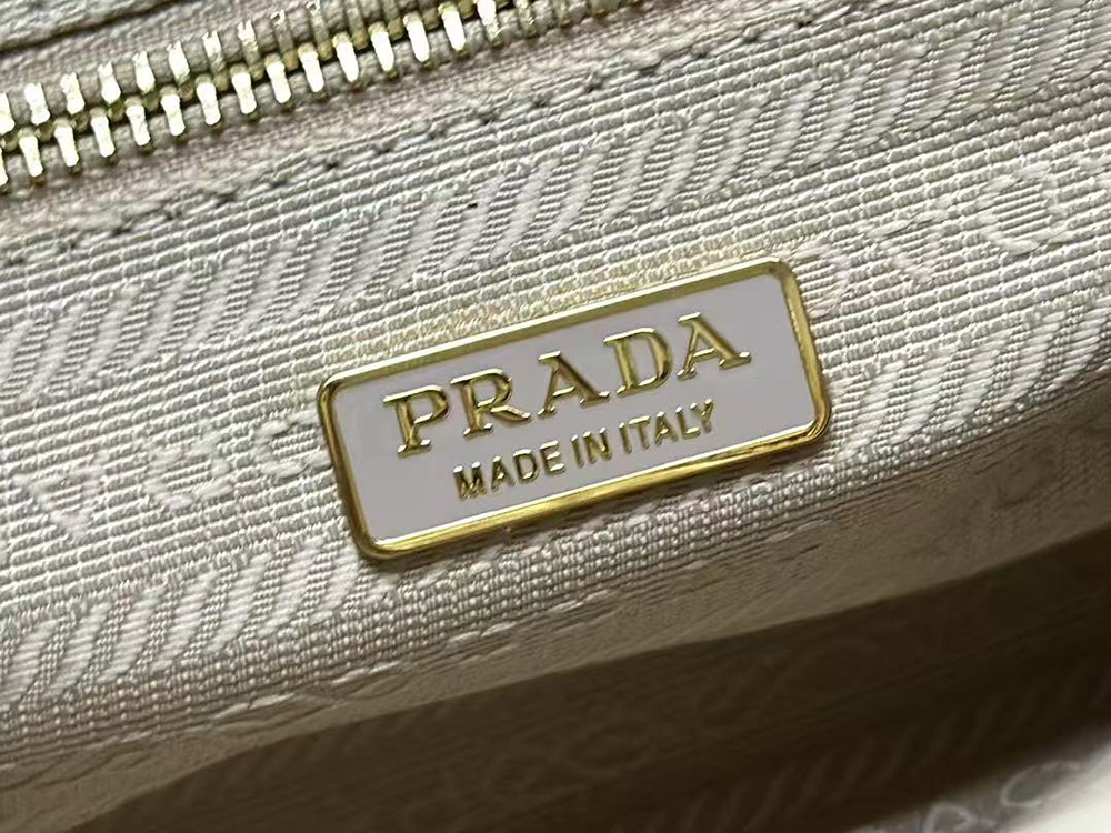 Prada Bonnie medium leather handbag 1BA426 32*15.5*12cm