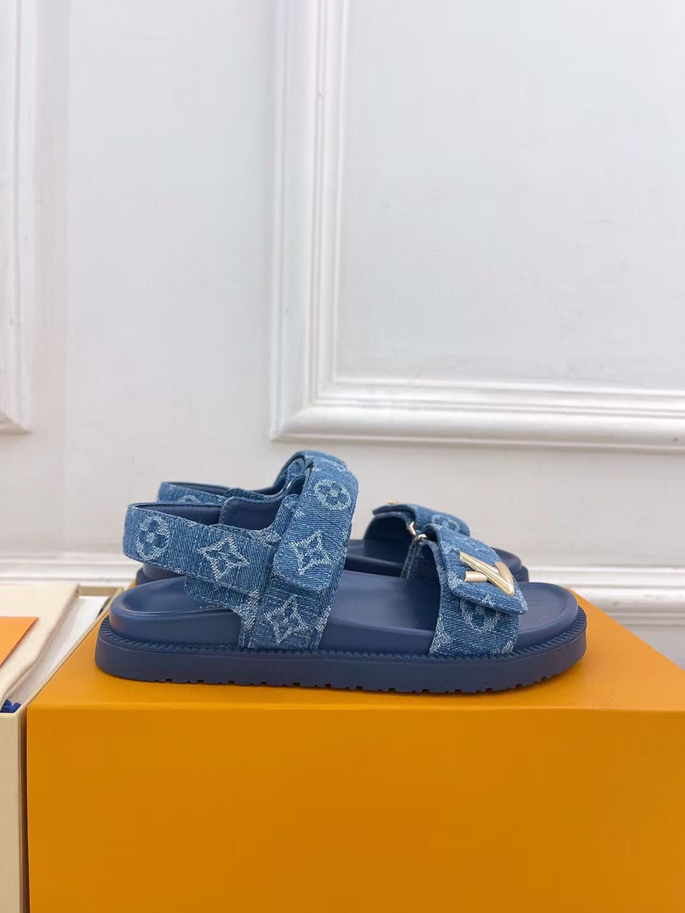 Louis Vuitton Sunset Flat Comfort Sandal 1ADIDZ