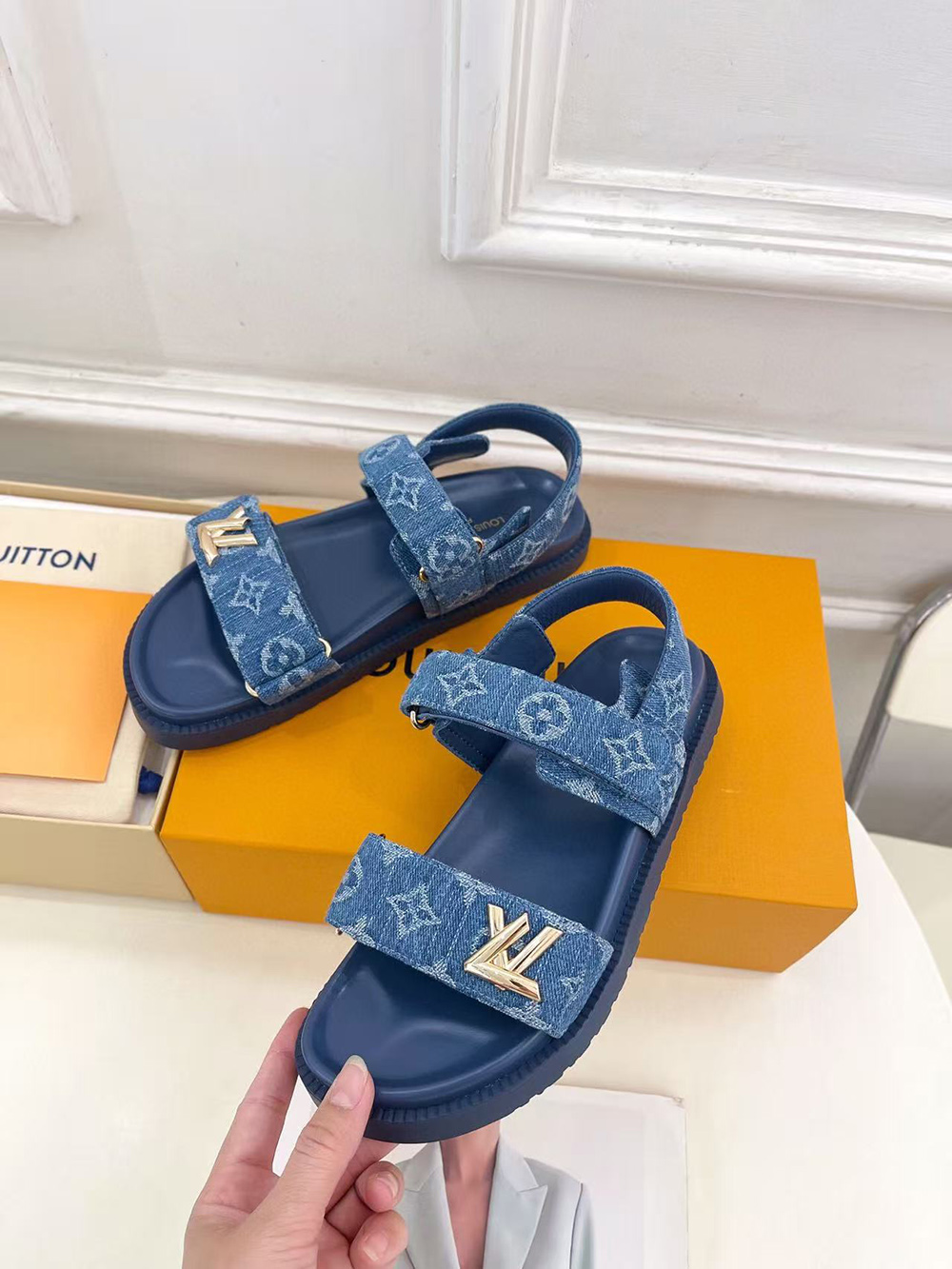 Louis Vuitton Sunset Flat Comfort Sandal 1ADIDZ