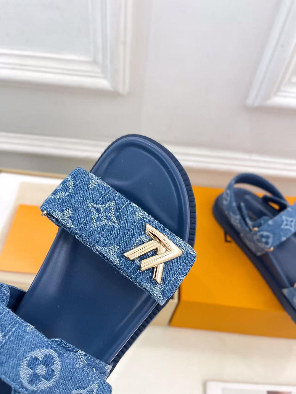Louis Vuitton Sunset Flat Comfort Sandal 1ADIDZ
