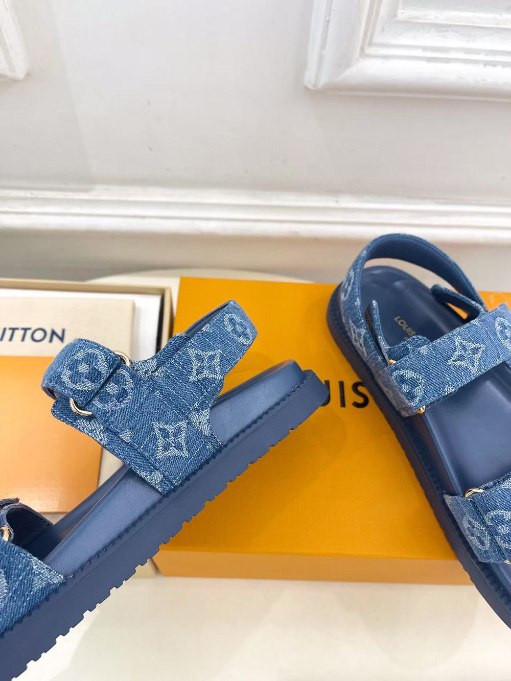 Louis Vuitton Sunset Flat Comfort Sandal 1ADIDZ