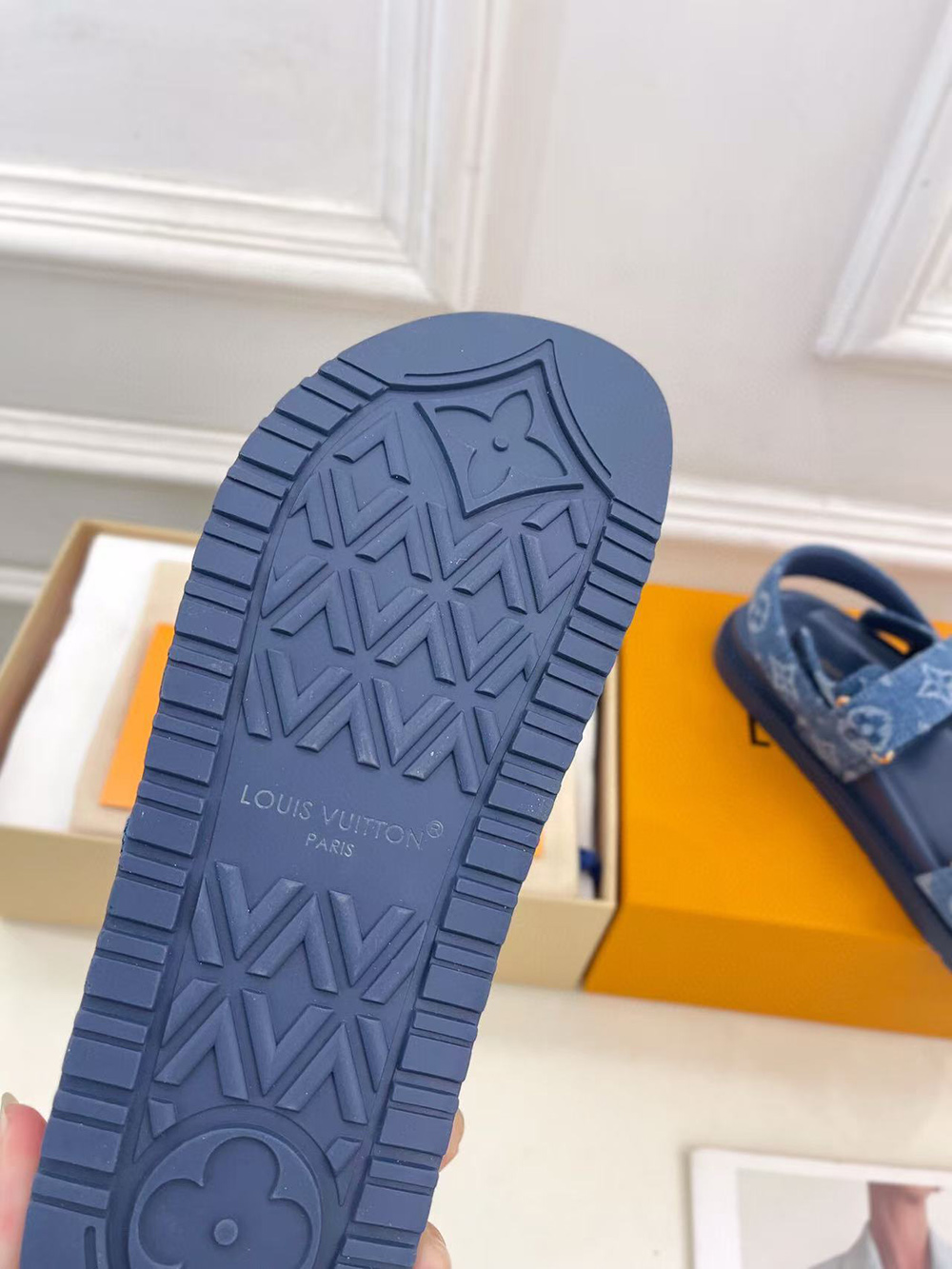 Louis Vuitton Sunset Flat Comfort Sandal 1ADIDZ