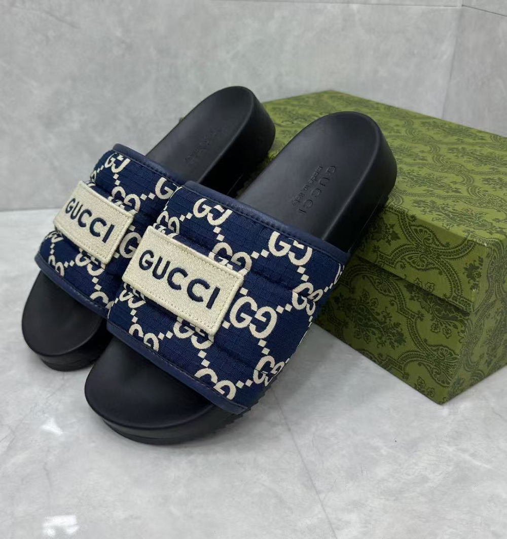 Gucci GG Canvas Blue Flip-flops
