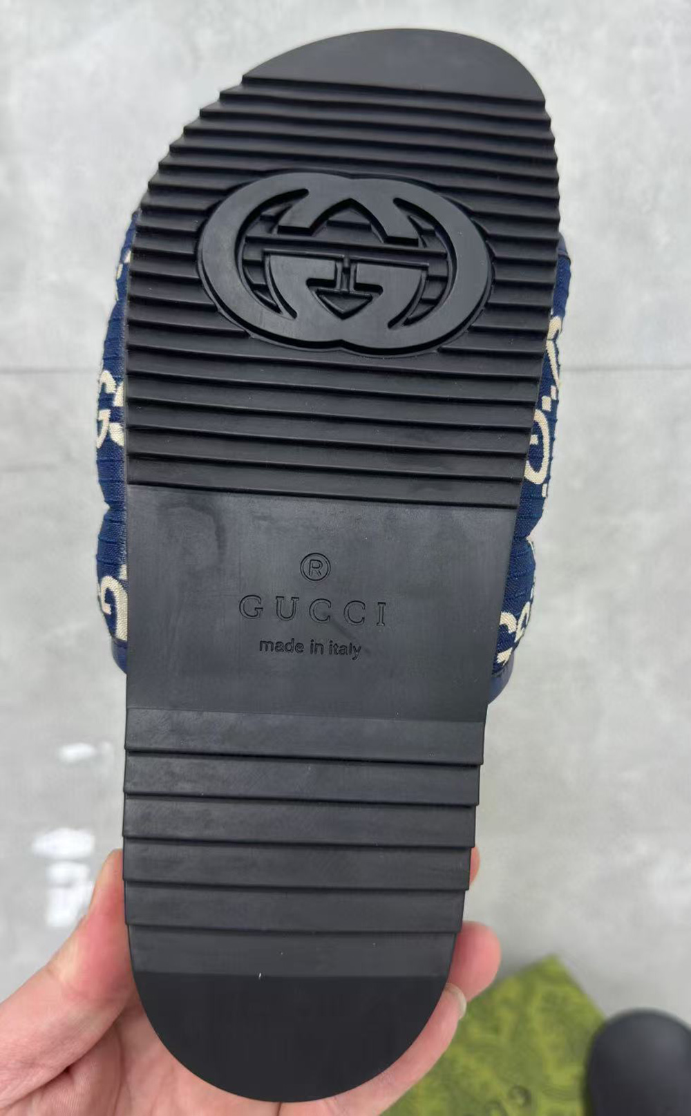 Gucci GG Canvas Blue Flip-flops