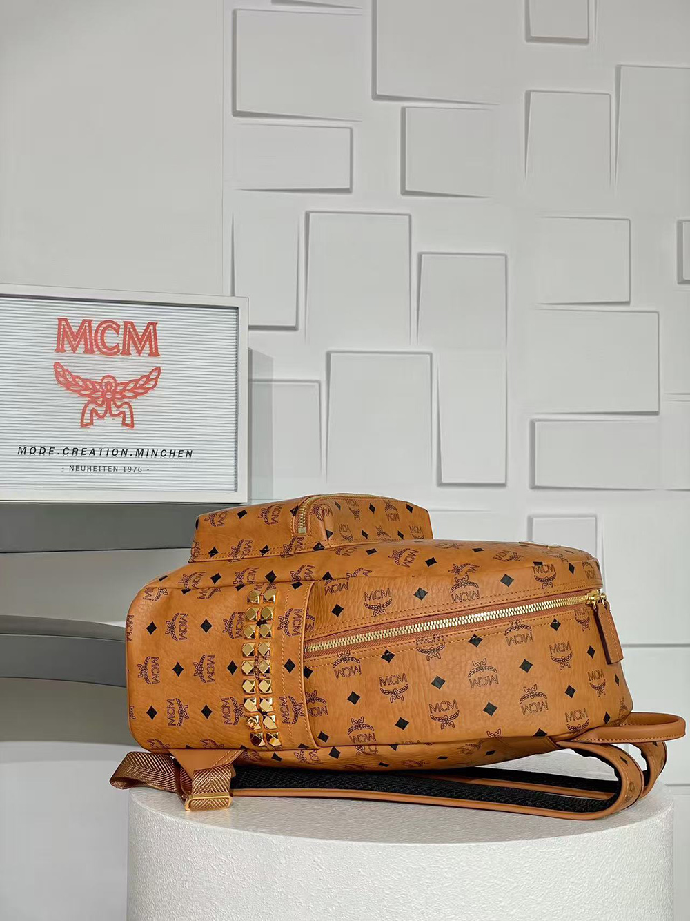MCM Stark Side Studs Backpack 1C0201 15.5*33*41cm