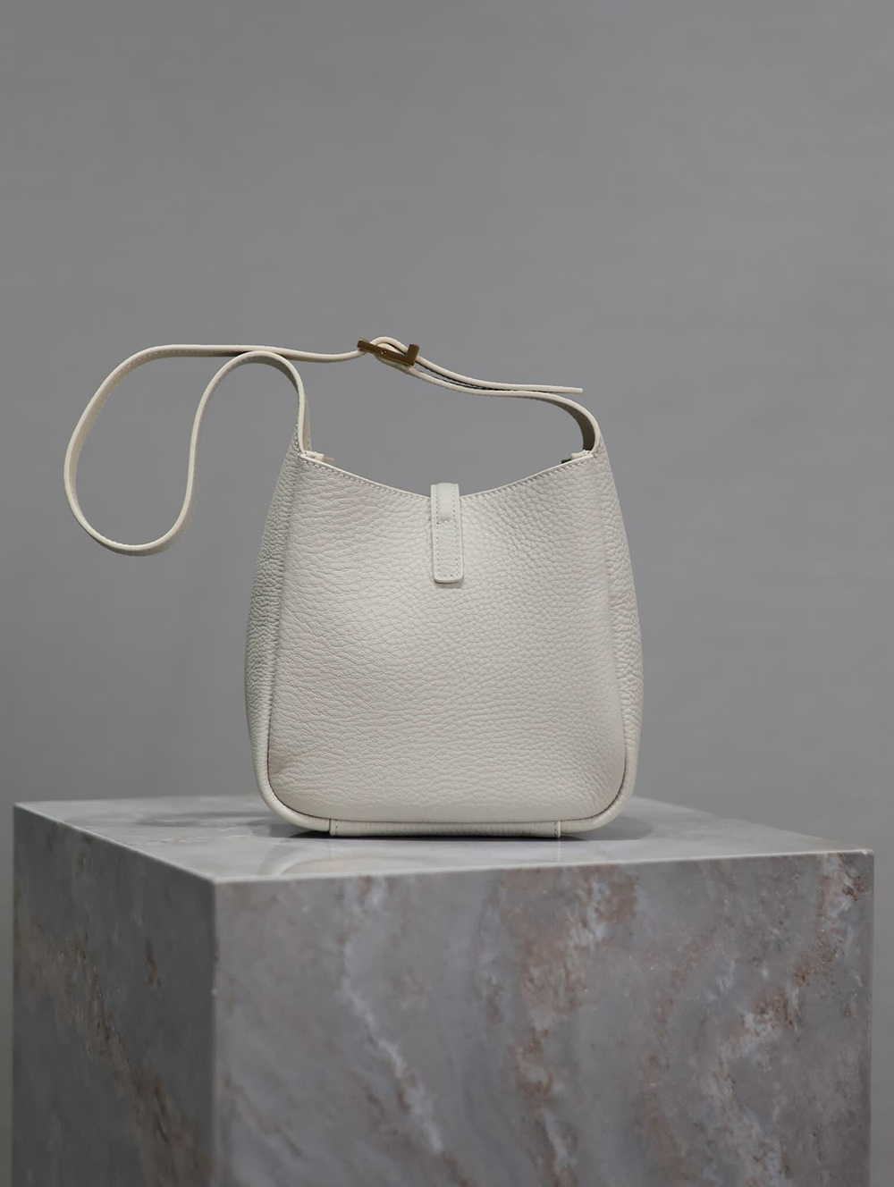 Saint Laurent Le 5 á 7 Grained Leather Bags 633158 15*16*7cm