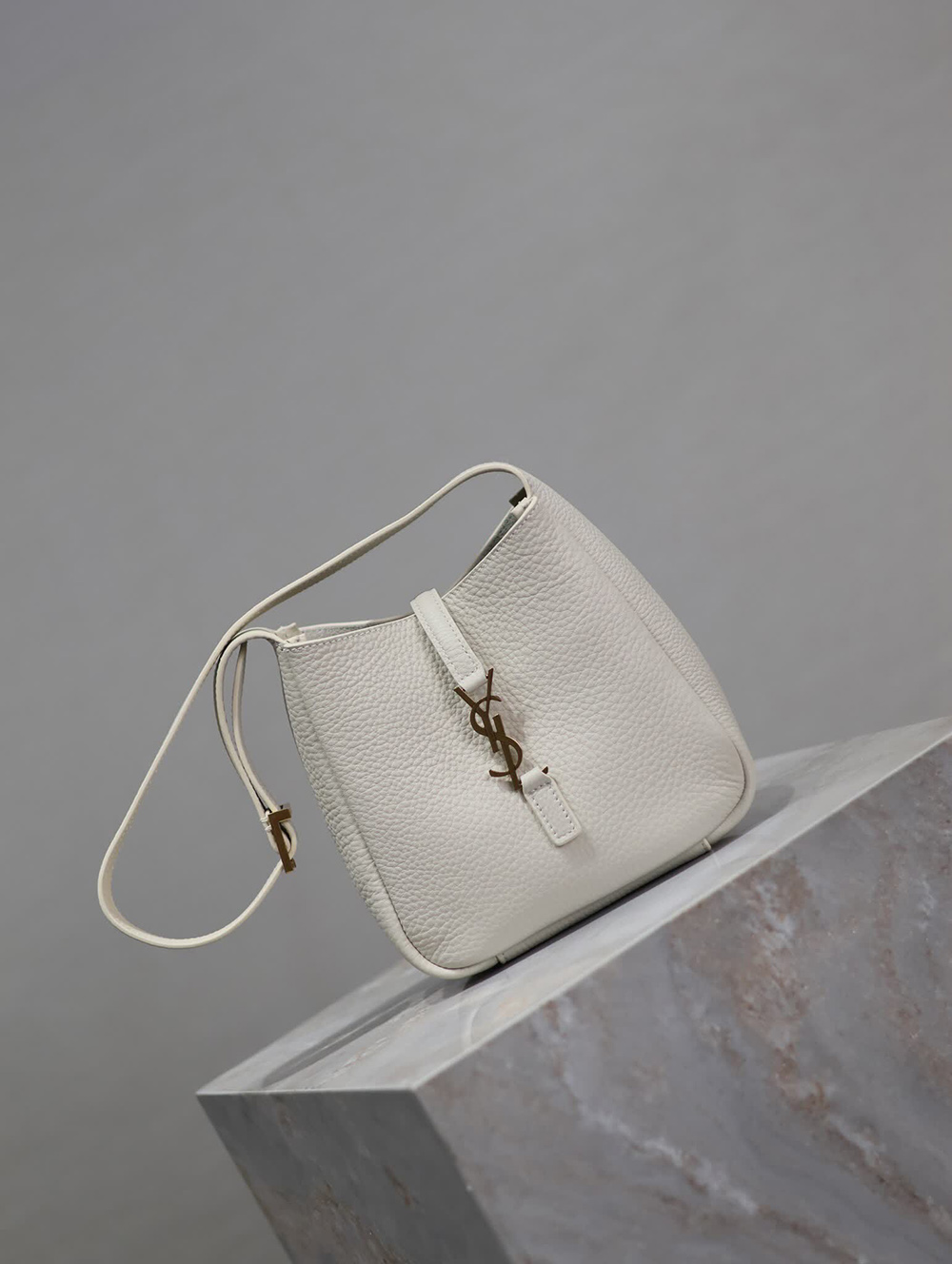 Saint Laurent Le 5 á 7 Grained Leather Bags 633158 15*16*7cm