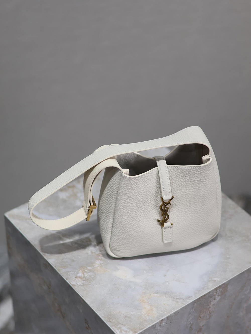 Saint Laurent Le 5 á 7 Grained Leather Bags 633158 15*16*7cm