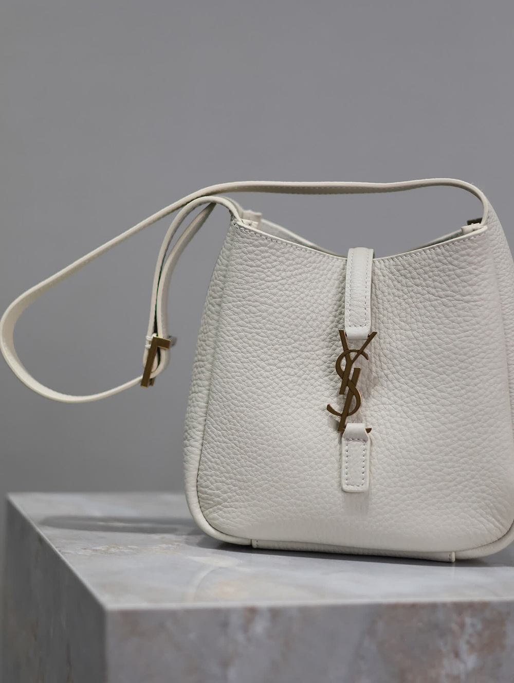 Saint Laurent Le 5 á 7 Grained Leather Bags 633158 15*16*7cm
